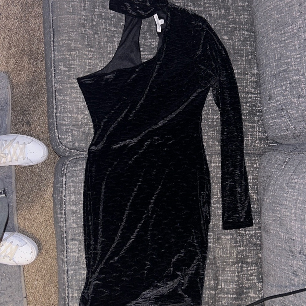 This is a tiger velvet black, one shoulder dress